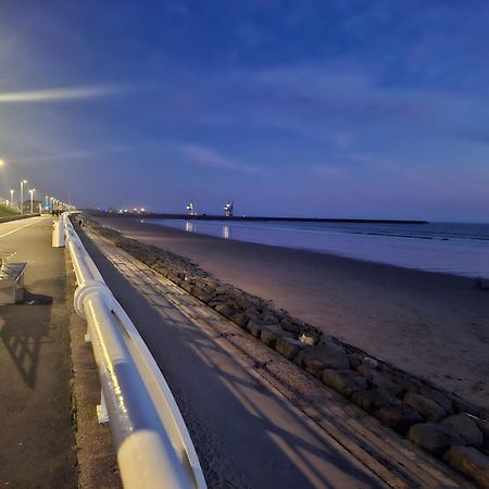 Driftmark Beachfront Location Aberavon Beach Sea Views Large Driveway Parking Private Site Fibre Optic Wi Fi بورت تالبوت المظهر الخارجي الصورة