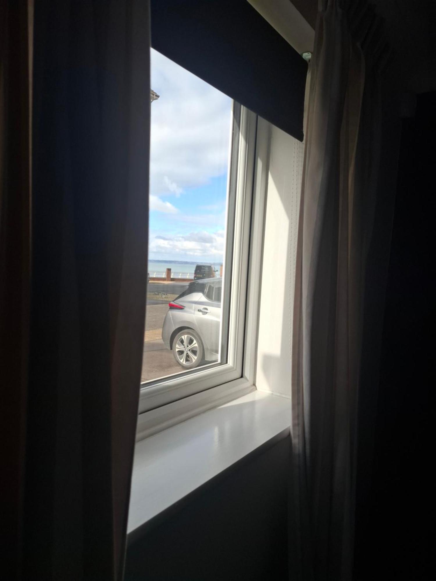 Driftmark Beachfront Location Aberavon Beach Sea Views Large Driveway Parking Private Site Fibre Optic Wi Fi بورت تالبوت المظهر الخارجي الصورة